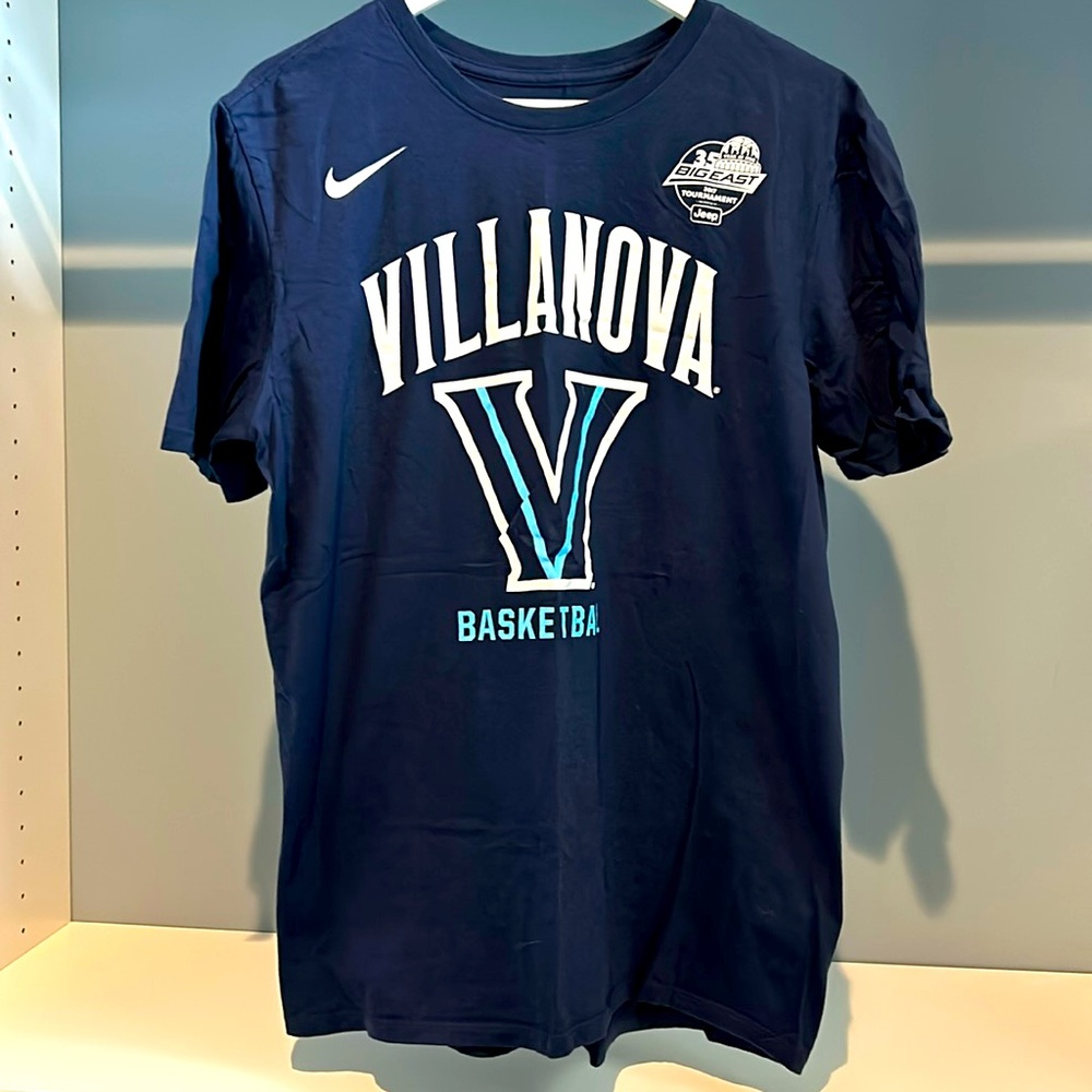 Villanova Basketball T-shirt. 2017 Big East tournament. Sz large. Blue w/white.